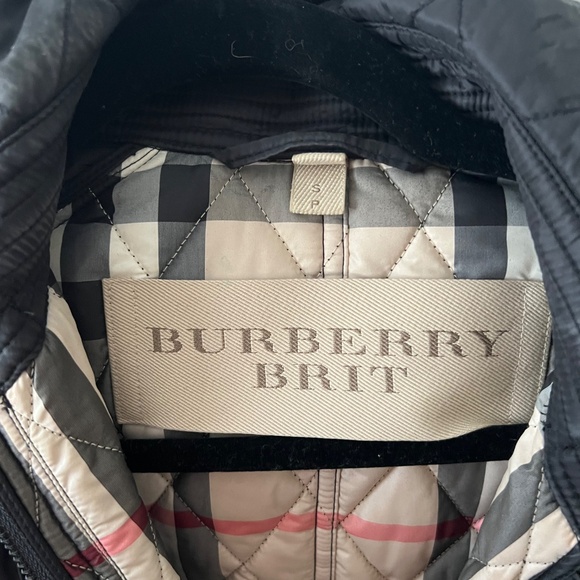 Burberry Quilted Belted Jacket (Short) - Picture 3 of 3